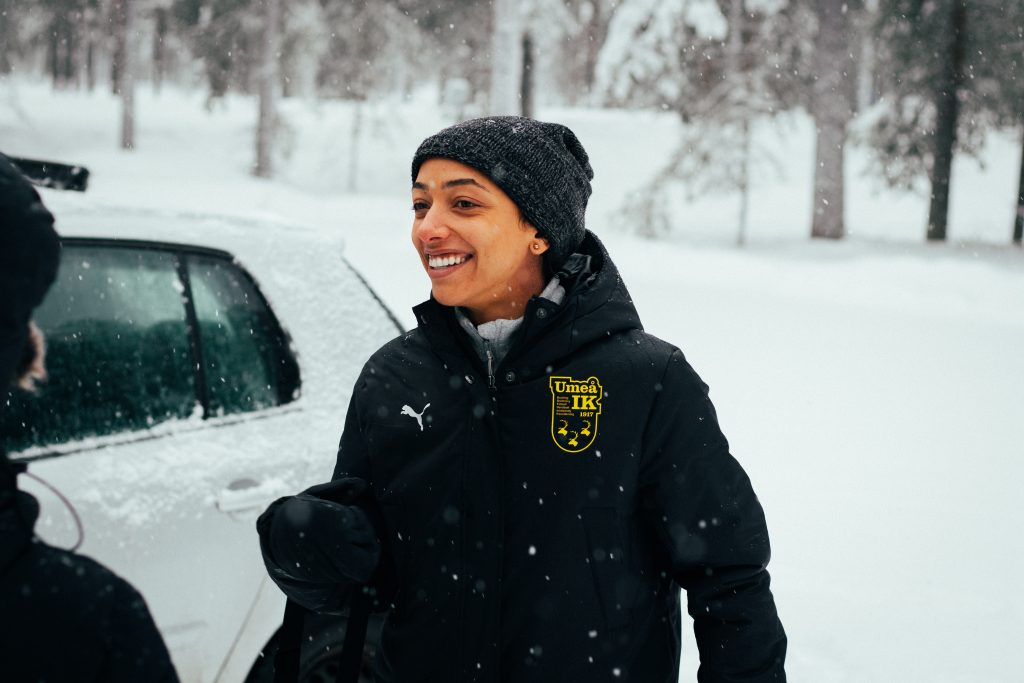 Alice Carvalho som “Marta”